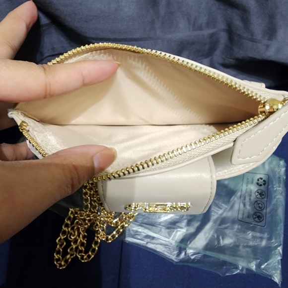 SOLD Guess mini bag - Picture 4 of 6